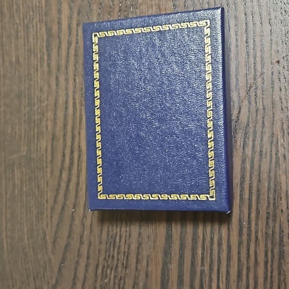 Buttons - Picture 4 of 7